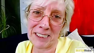 Squirt pretende di coinquilini fessura e lei allarga video porno vecchie con giovani le gambe