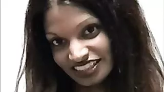 La signora sexy non soffre senza sesso e grazie alle sue grandi tette viene scopata da un tassista di classe video hard nonne