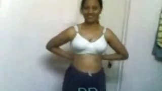 Pick-Up delicatamente video porno di donne vecchie allungato Hottie su un grosso fallo