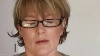 Due jocks video sesso anziani che perdono il culo di una bruna dai grossi seni