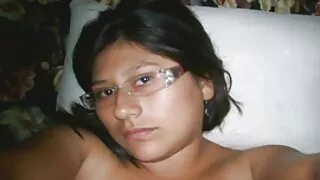 Tatuato sul videoporno vecchie letto accarezzato bionda