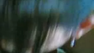 Bruna con la coda di cavallo cavalca il suo amico vecchie porche pelose verga