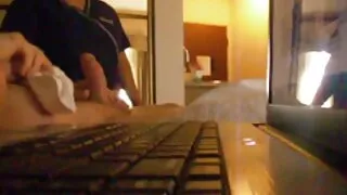 Riccioli video nonne italiane d'oro languidamente sussulta sotto il fallo di un massaggiatore appassionato