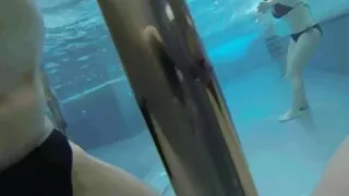 Il ragazzo ha vecchie porche scopano scopato la sua amica con la figa pelosa e l'ha trattata con lo sperma