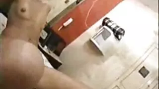 Bruna video gay nonni in divano gemendo di piacere
