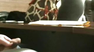 Babe in ginocchio ha fatto un pompino a un nonne pelose video amico