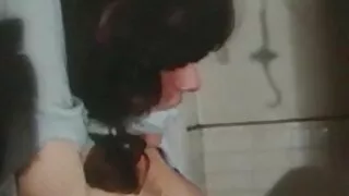 Giovane ragazzo ha portato la sua ragazza a scopare signore anziane troie
