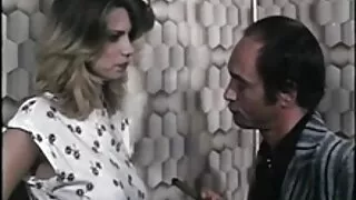 Yankee dai capelli neri notoriamente porno nonne con giovani luppolo sul dispositivo di figa