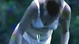 Gli studenti si godono il sesso anale in camera porno anziane